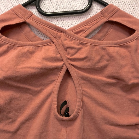 3/$25 - Trillium crop tshirt with roses - Picture 4 of 5